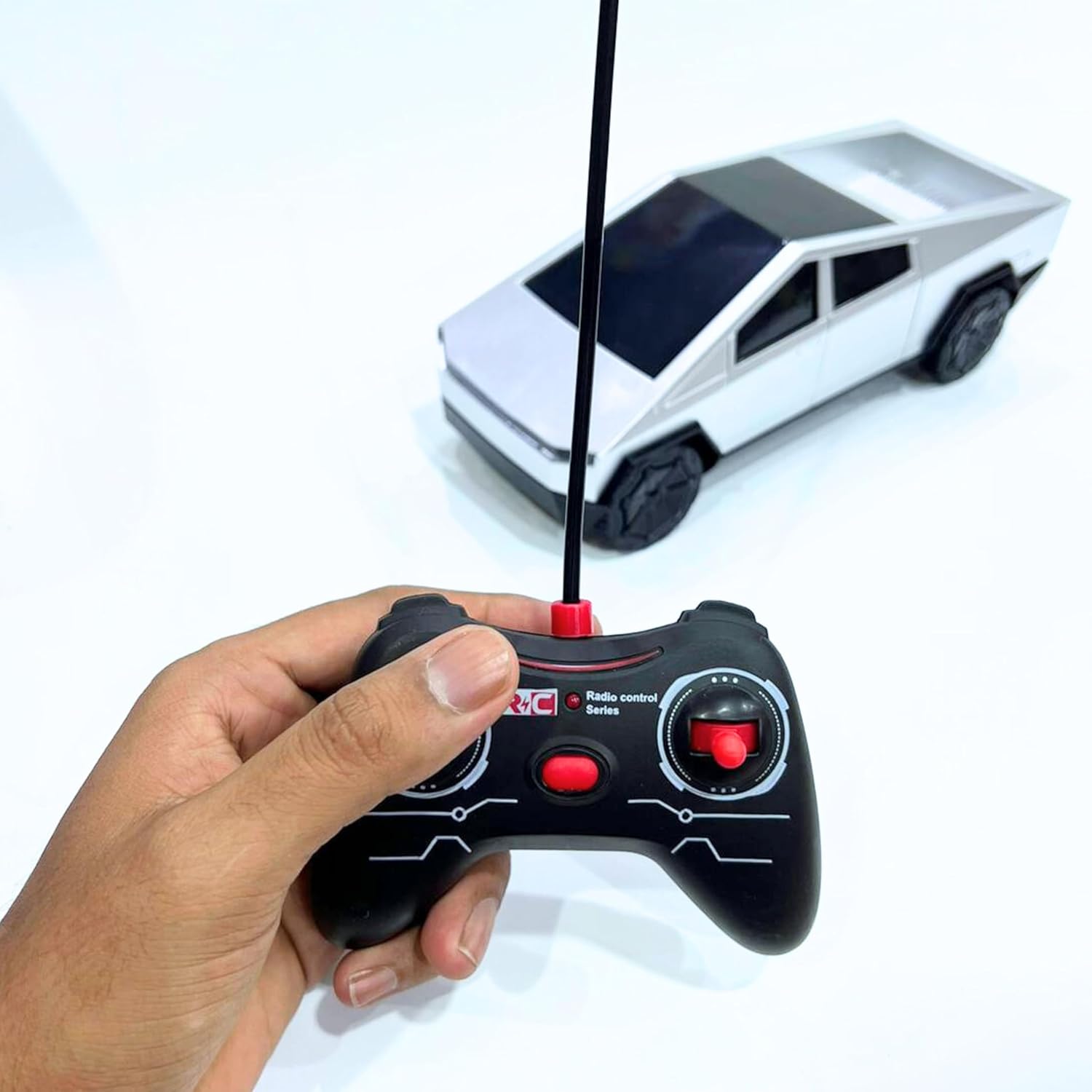 Tesla Cybertruck 2.4GHz Radio-Controlled Truck Custom Controller Working Headlights & Taillights, For Kids Play / AMZ