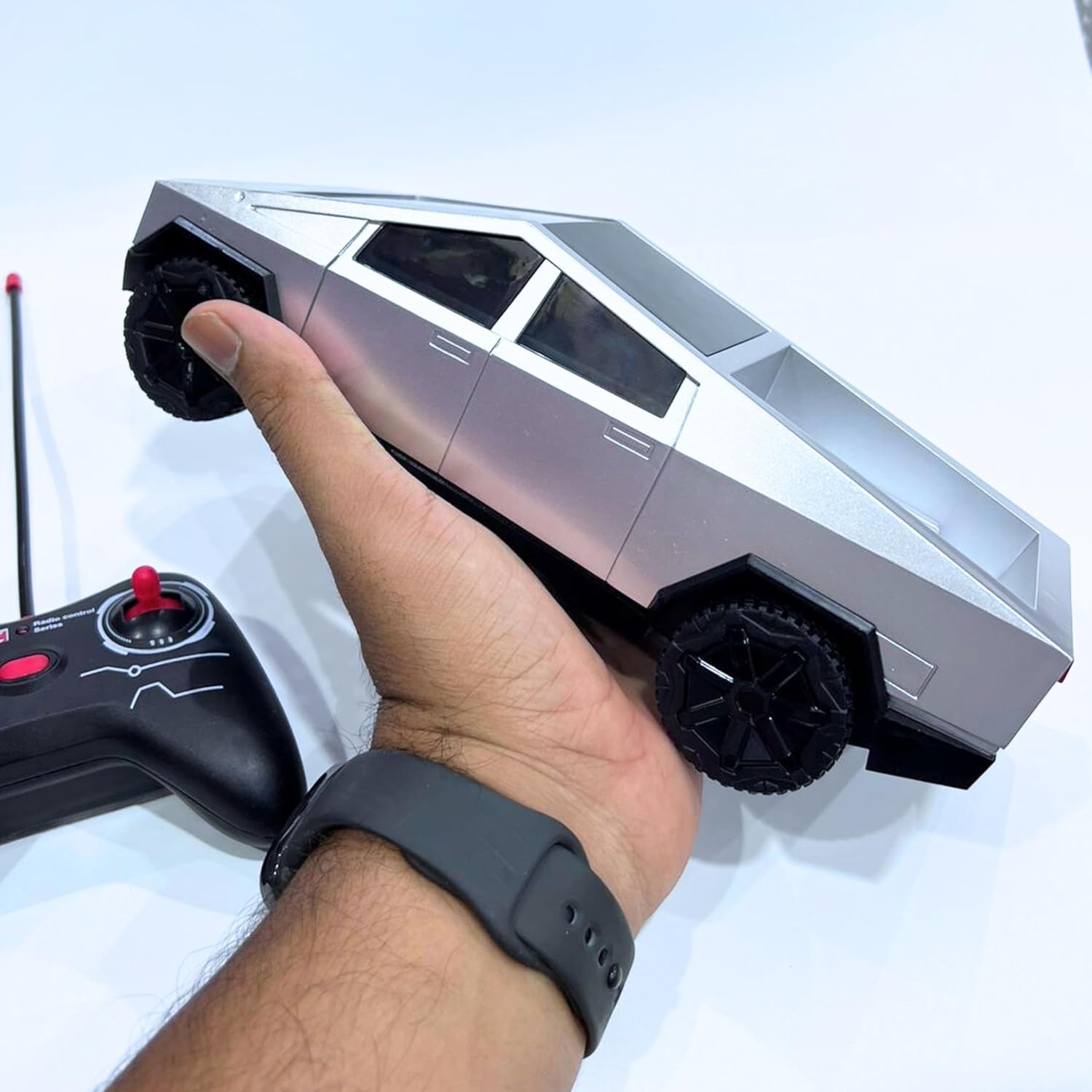Tesla Cybertruck 2.4GHz Radio-Controlled Truck Custom Controller Working Headlights & Taillights, For Kids Play / AMZ